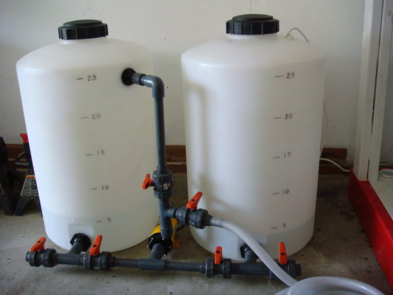 View of Saltwater Aquarium Maintenance: Water Changes | Reef Builders | The ...