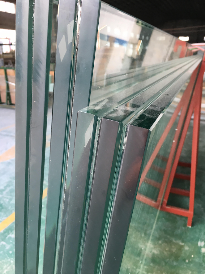 Glass in Chinese aquarium factory