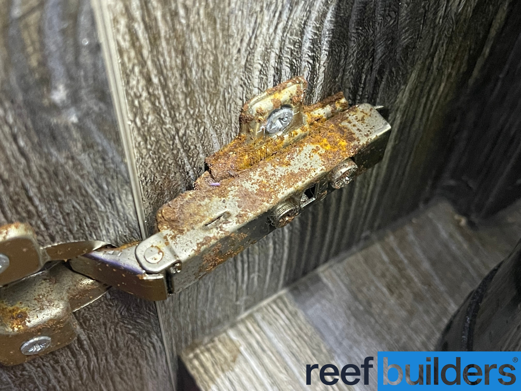 What to do about rusty cabinet hinges, Reef Builders
