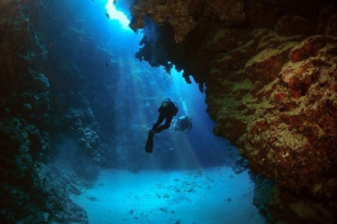 Scuba-seekers-diving